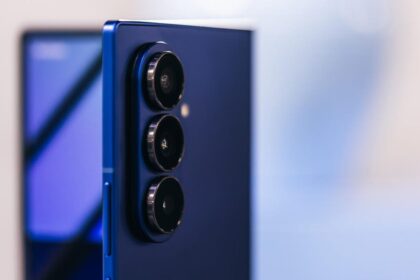 Samsung Teaser Hints at How It’s (Literally) Reshaping Its Foldable Phones