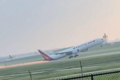 Wild video captures sparks flying as Kalitta Air plane skids on runway at Kentucky airport