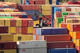 EU pushes back as US revives trade pressure on bloc