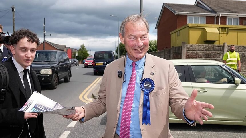 Rupert Lowe offers alliance with Farage to unite Britain’s hard right