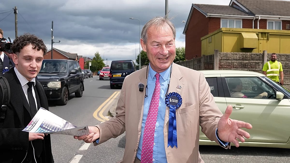 Rupert Lowe offers alliance with Farage to unite Britain’s hard right