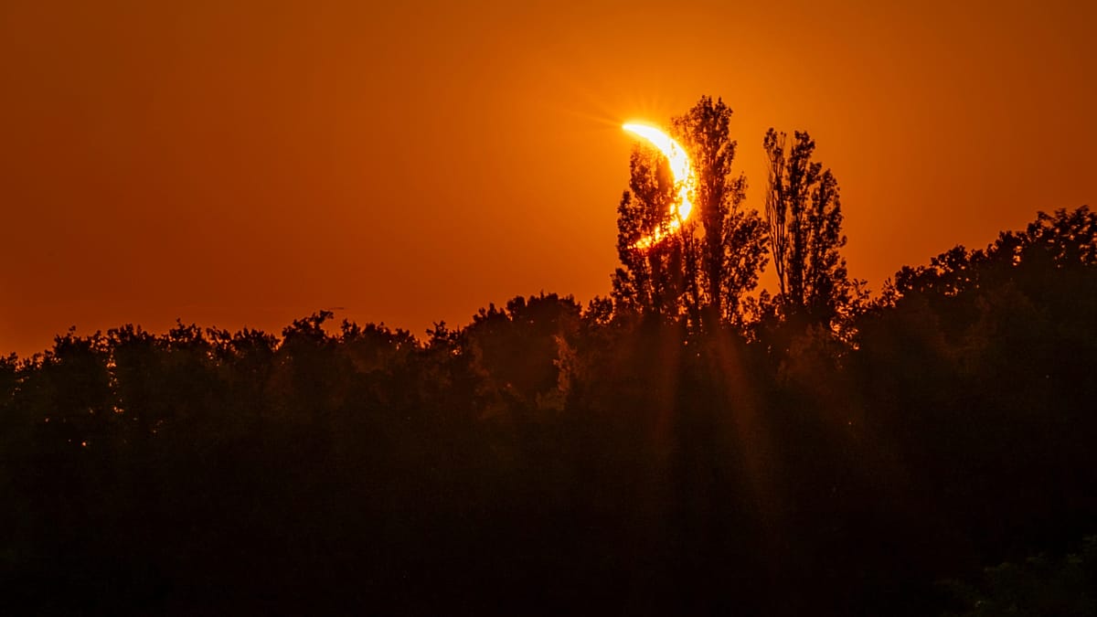 Video. Hikers in awe as solar eclipse turns sky red over French Pyrenees