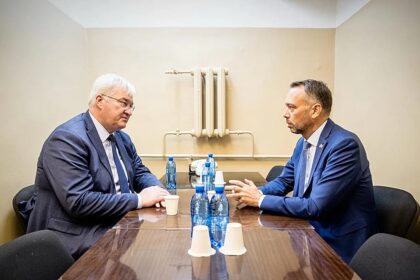 Belgian and Ukrainian FMs meet in Kyiv bomb shelter amid air siren