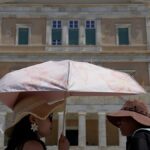 Hats on, shades on: Tourists in Greece better prepared for heat risks
