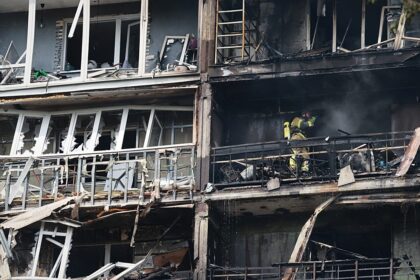 Russia fires glide bombs at southern Ukraine, killing one person