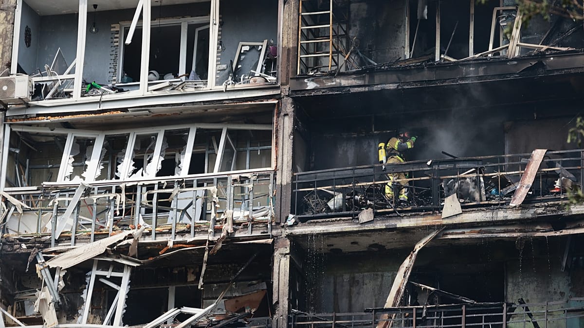 Russia fires glide bombs at southern Ukraine, killing one person