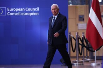 Costa tests leaders ahead of budget crunch talks, eyes year-end deal