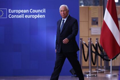 Costa tests leaders ahead of budget crunch talks, eyes year-end deal