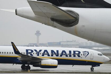 Ryanair window smashed by engine debris in Thessaloniki incident