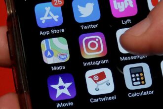 From doomscrolling to nomophobia: new digital-age conditions reshaping our brains