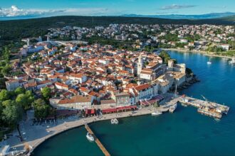 Two Portuguese tourists found, two still missing off Croatia
