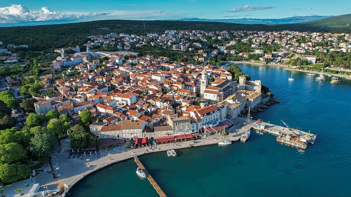 Two Portuguese tourists found, two still missing off Croatia