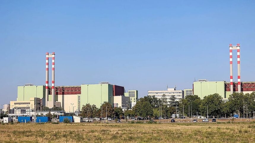 Danube water level rising: Another Paks NPP turbine may restart