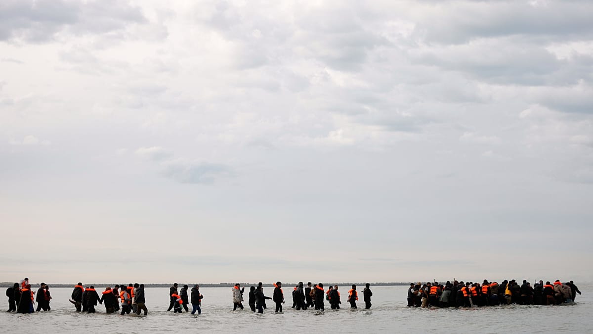 UK asylum applications drop by more than a fifth, new data shows