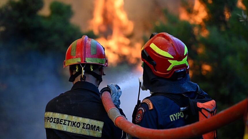 Firefighters in Greece hope to contain blaze on Athens outskirts