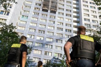 Rescue ladder too short, woman jumps from 11th floor blaze in Berlin