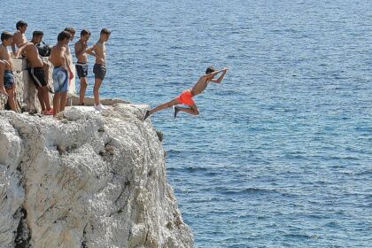 Risky jumps from France’s Marseille corniche rise in popularity