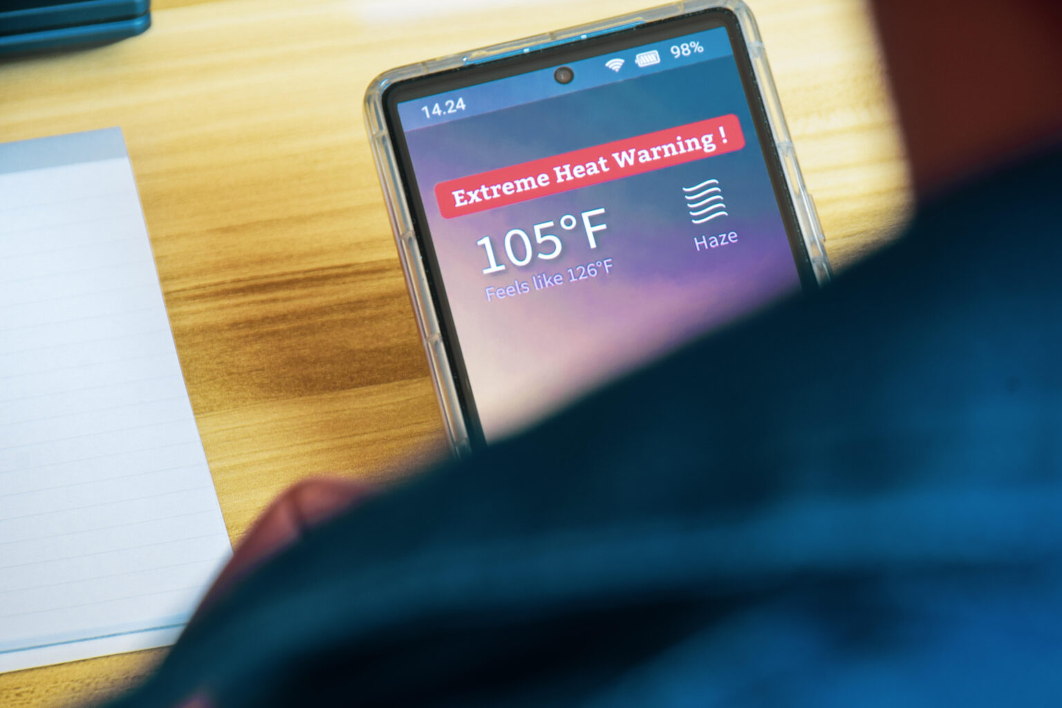 What Summer Heat Actually Does to Your Phone Battery (and the Habits That Prevent It)