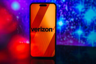 Verizon Switches Focus to New Simplicity Phone Plan. Here’s What You’re Paying For