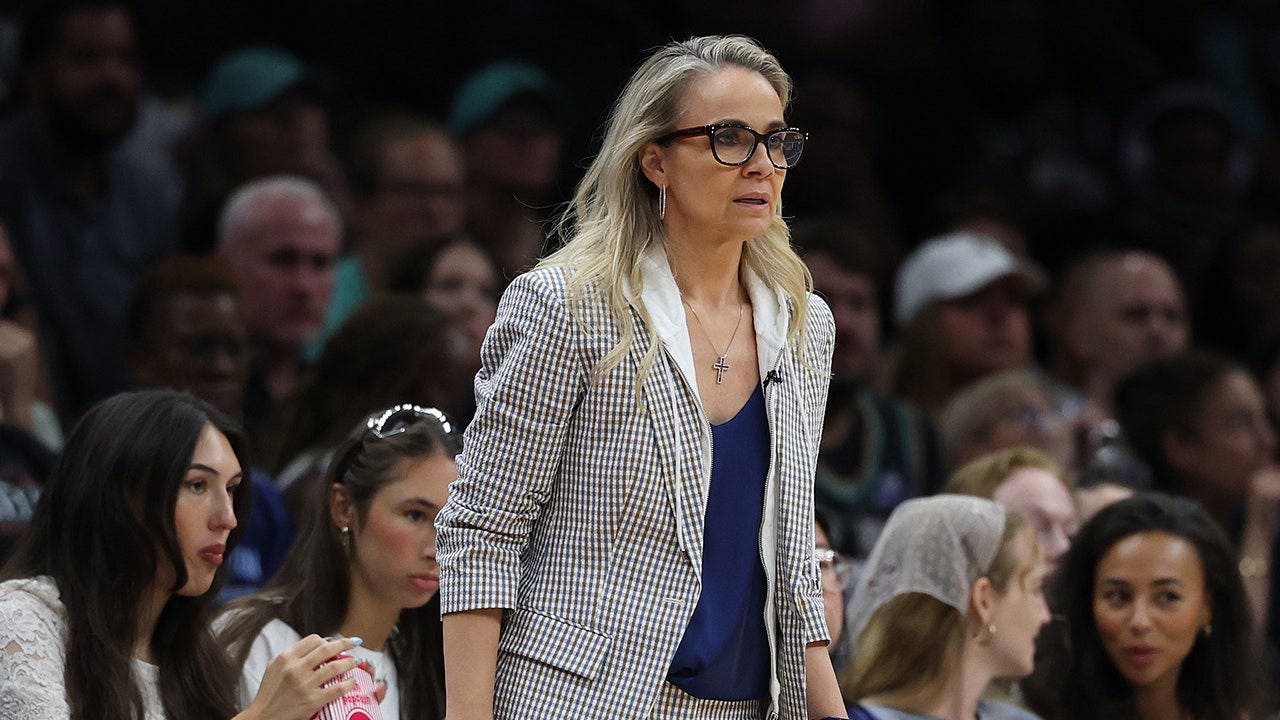 Aces coach Becky Hammon benches 3 starters in what looks like WNBA scheduling protest in national TV game
