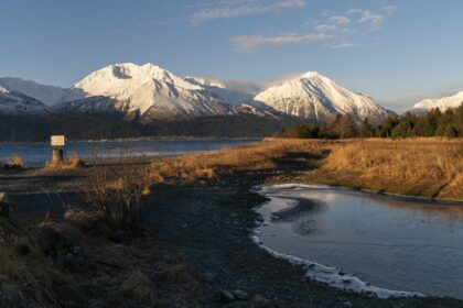 Charter plane crashes near remote radar site in western Alaska, killing all 8 aboard
