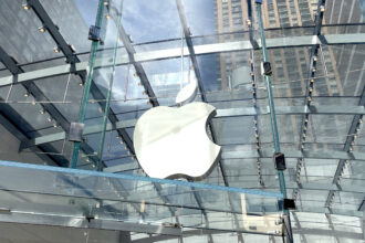 Report: Analyst Shatters Expectations of an All-Glass iPhone