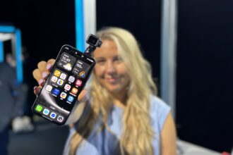 Honor Has Radically Reinvented the Phone for the Robot Age. I Played With It and It’s Wild