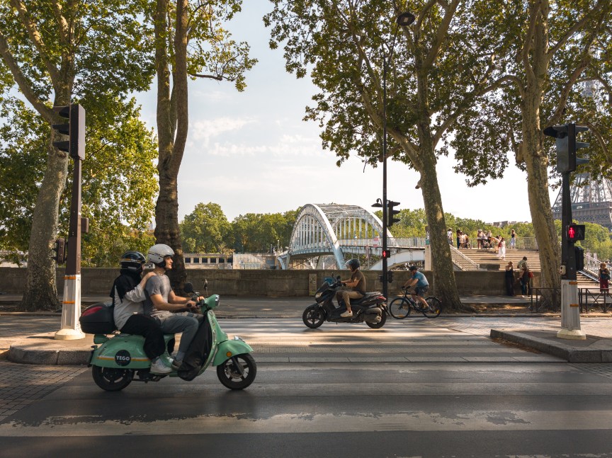 Image of people on scooters in Paris