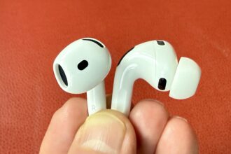 Video Found in MacOS Shows Apple’s Rumored Camera-Equipped AirPods in Action