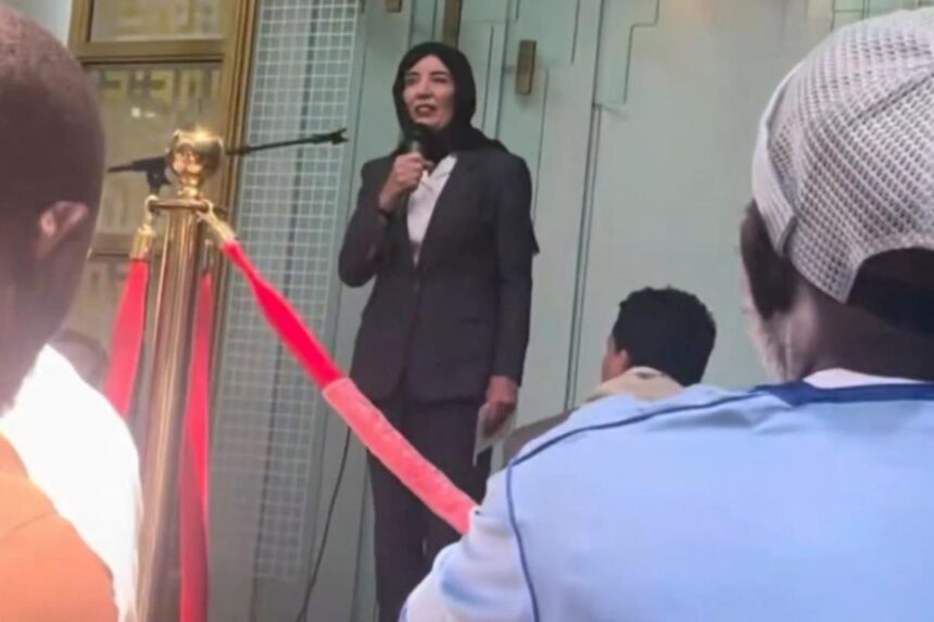 Conservatives slam Hochul for wearing head scarf at Islamic center