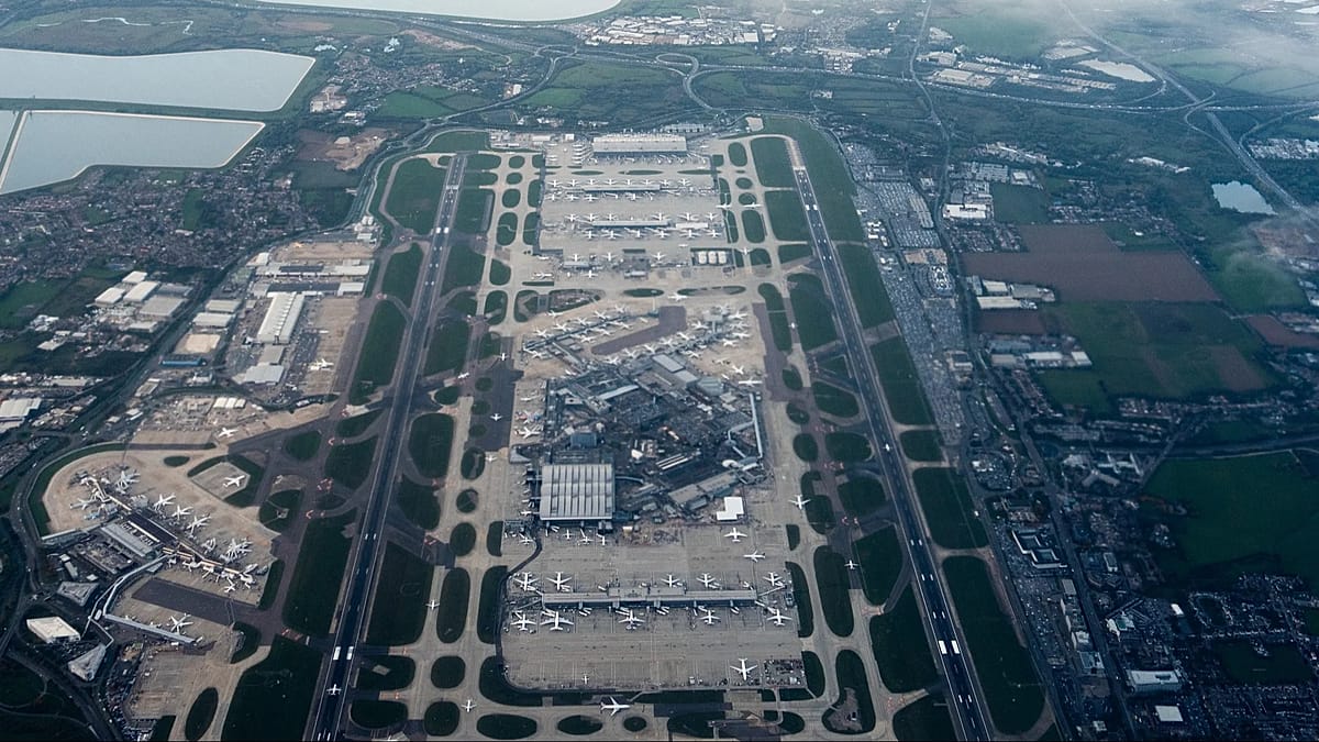 Technical glitch leads to over 1,000 flight cancellations across UK