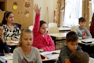 EU cuts primary student-teacher ratio to 13.3