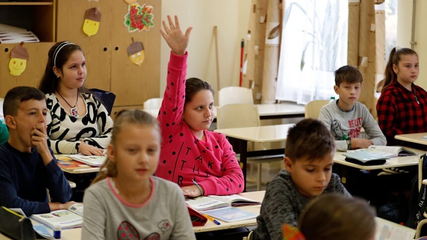 EU cuts primary student-teacher ratio to 13.3
