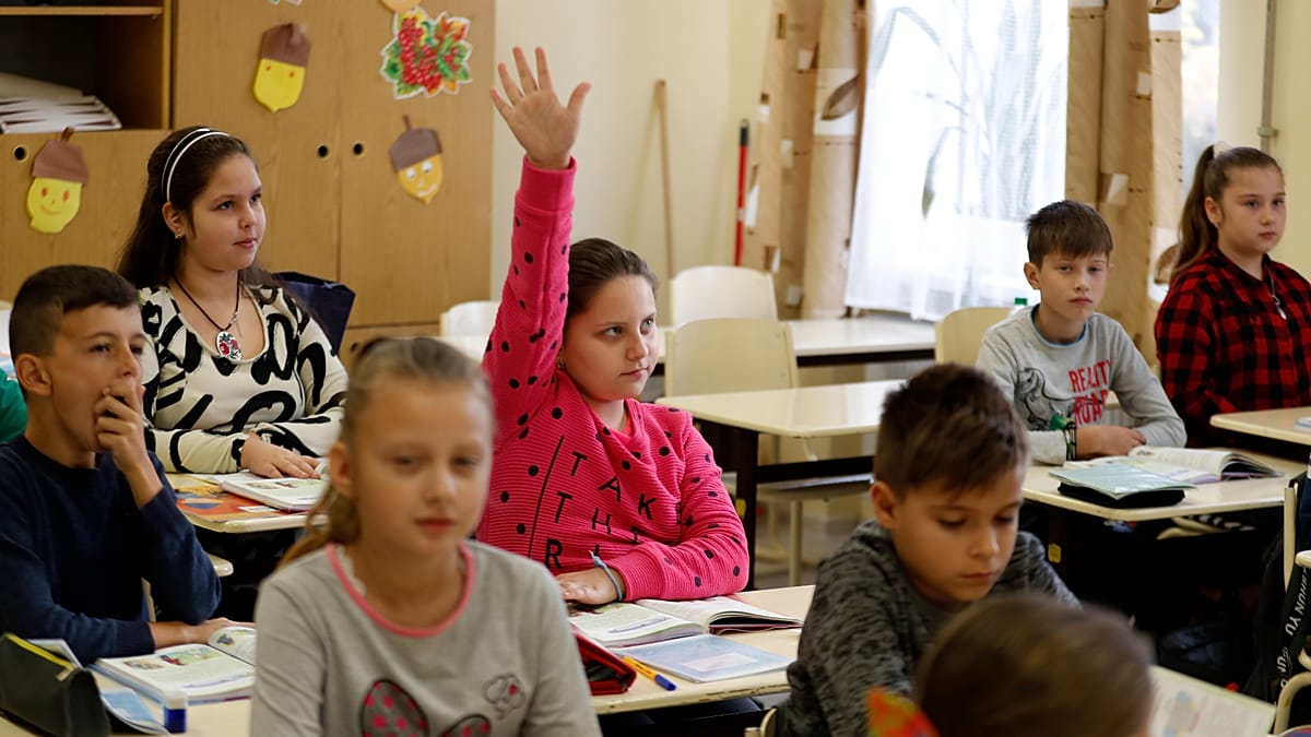 EU cuts primary student-teacher ratio to 13.3