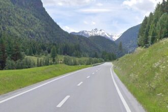 Several dead as Dutch tourist coach overturns in Switzerland