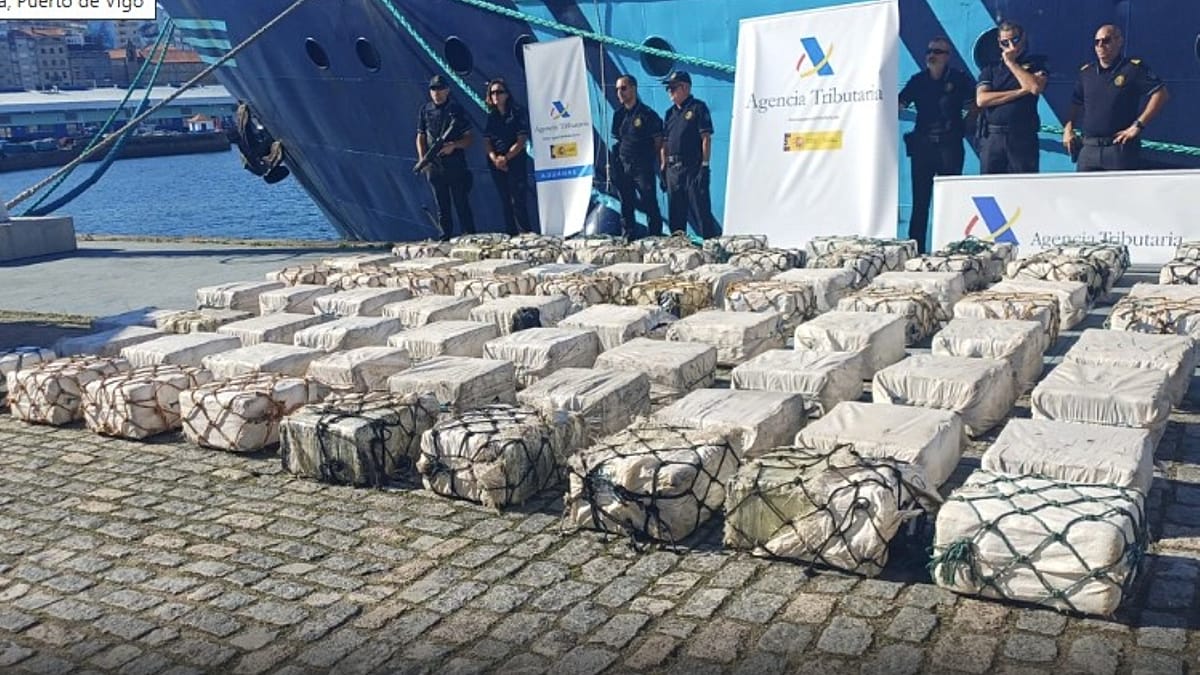 Three Latin Americans and an Albanian held with 2 tonnes of cocaine on yacht off Galicia