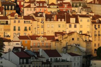 Brussels to open door to curbing Airbnb and second homes