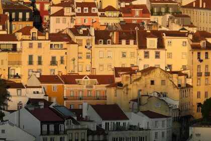 Brussels to open door to curbing Airbnb and second homes