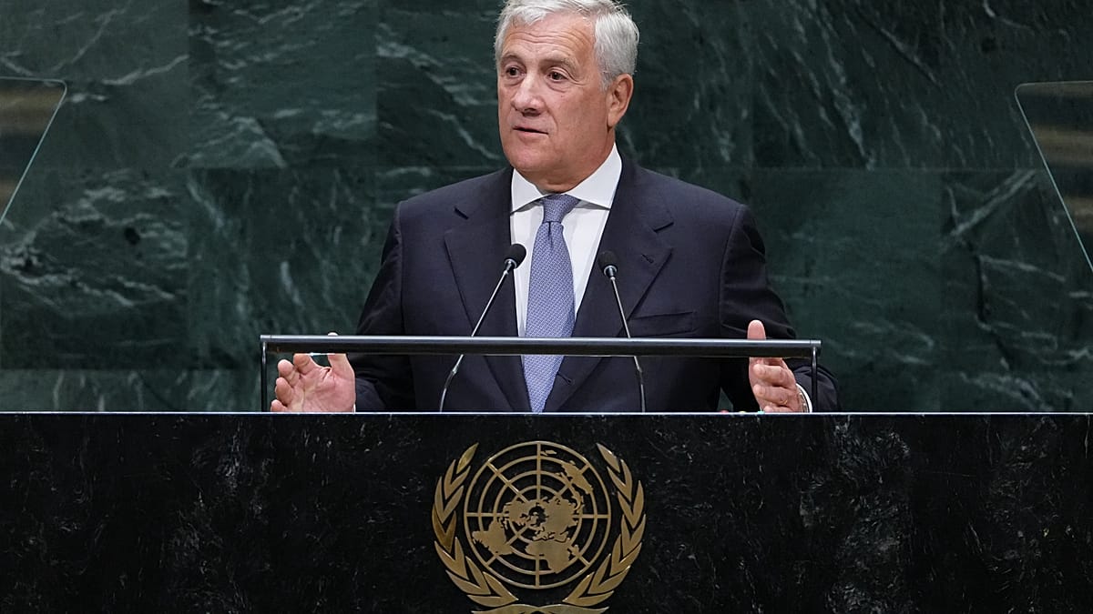 “Serious women in long skirts”: Tajani under fire in memes and international media