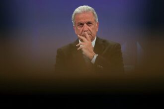 Greek parliament lifts Avramopoulos immunity