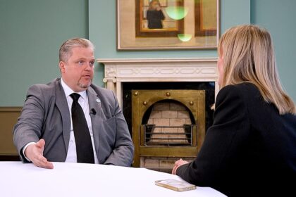 Removing Usmanov from sanctions could make EU seem weak, Valdys says