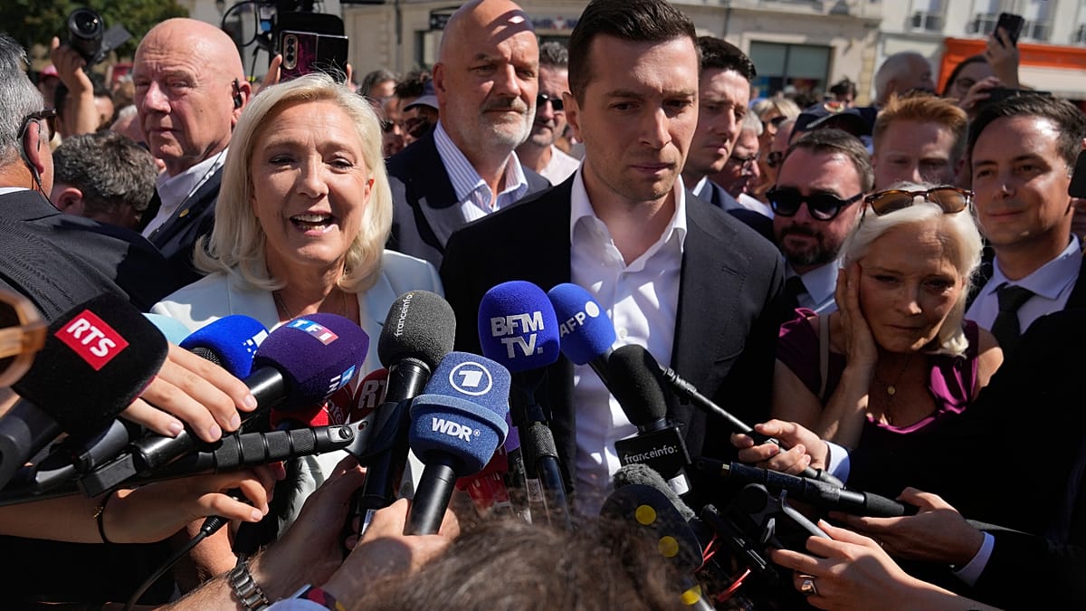 Le Pen kicks off presidential election campaign amid party tensions