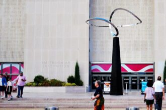 Trump gives Smithsonian days to replace ‘strange modernist sculpture’ with Founding Father
