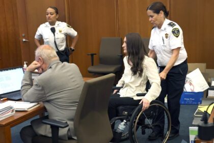 Juror who blocked Lindsay Clancy verdict disputes fellow jurors’ claims: report