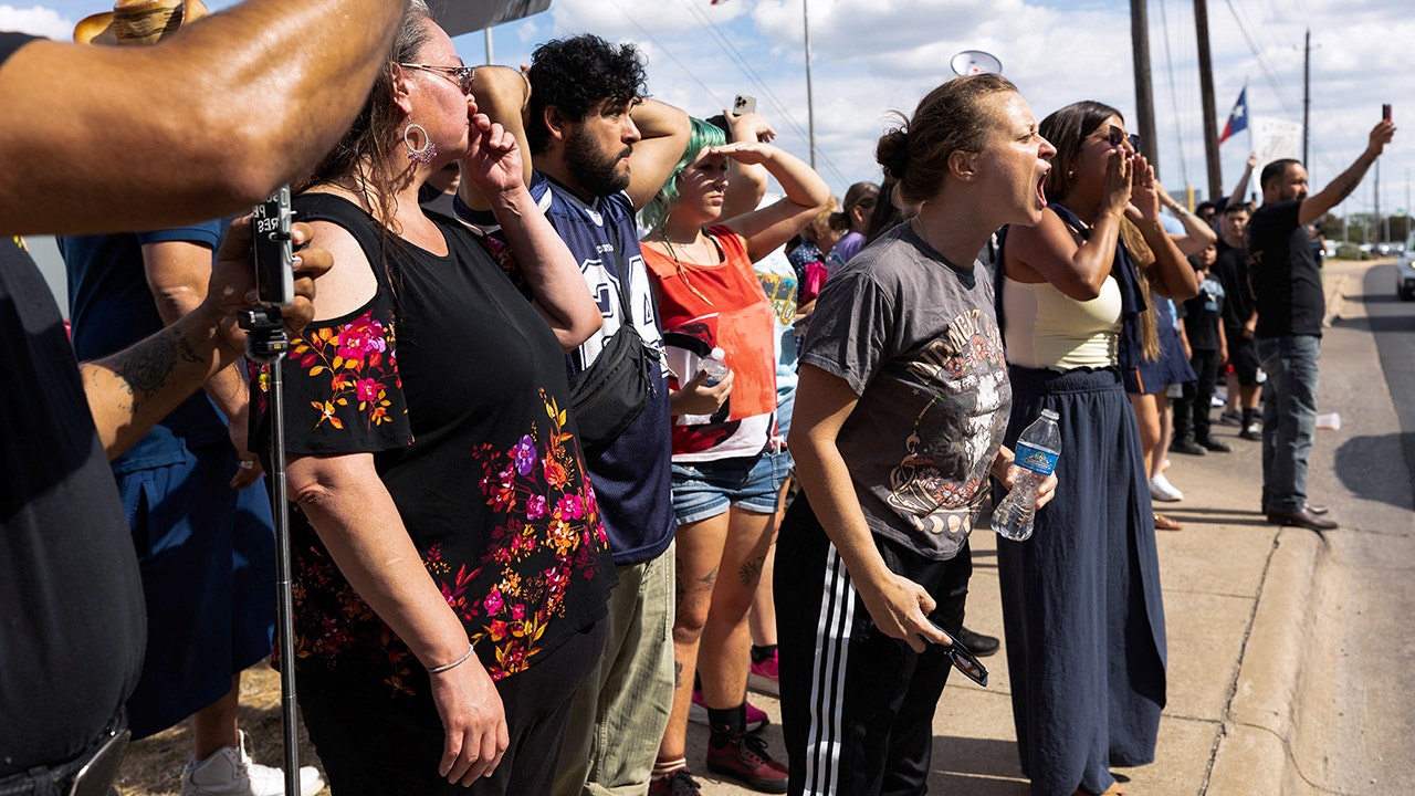 Socialist, communist groups coordinate, promote ‘spontaneous’ anti-ICE protests in Austin