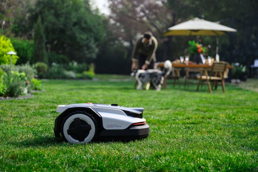 The Q2 LiDAR is wire-free and can tackle narrow passages.