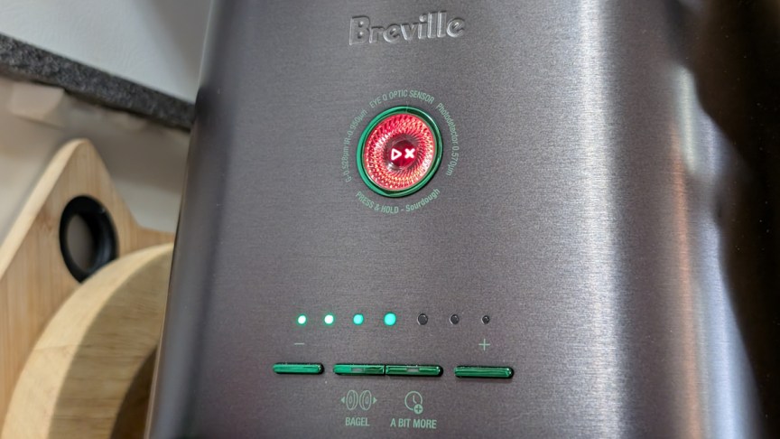 breville-eye-q-850-auto-toaster-in-kitchen-running-in-timer-mode.jpg