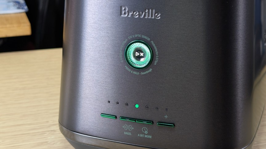 breville-eye-q-850-auto-toaster-on-desk-showing-control-panel.jpg