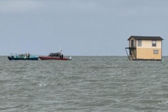 Boater freaks out locals by tugging entire house across San Pablo Bay