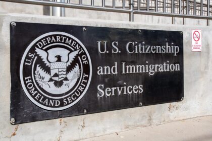 Senior immigration official and alleged moneyman caught accepting 0K in bribes for citizenship favors: prosecutors